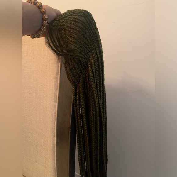 Green braided wig - Picture 1 of 4